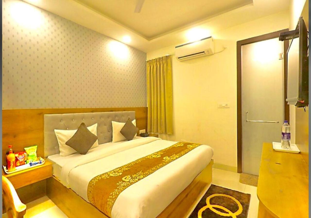 Hotel Galaxy Inn Near Delhi International Airport New Delhi Bagian luar foto