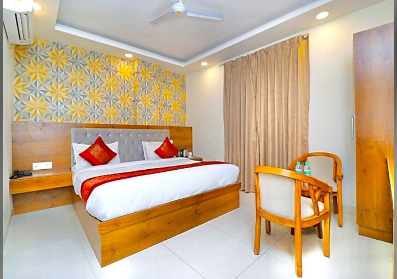 Hotel Galaxy Inn Near Delhi International Airport New Delhi Bagian luar foto