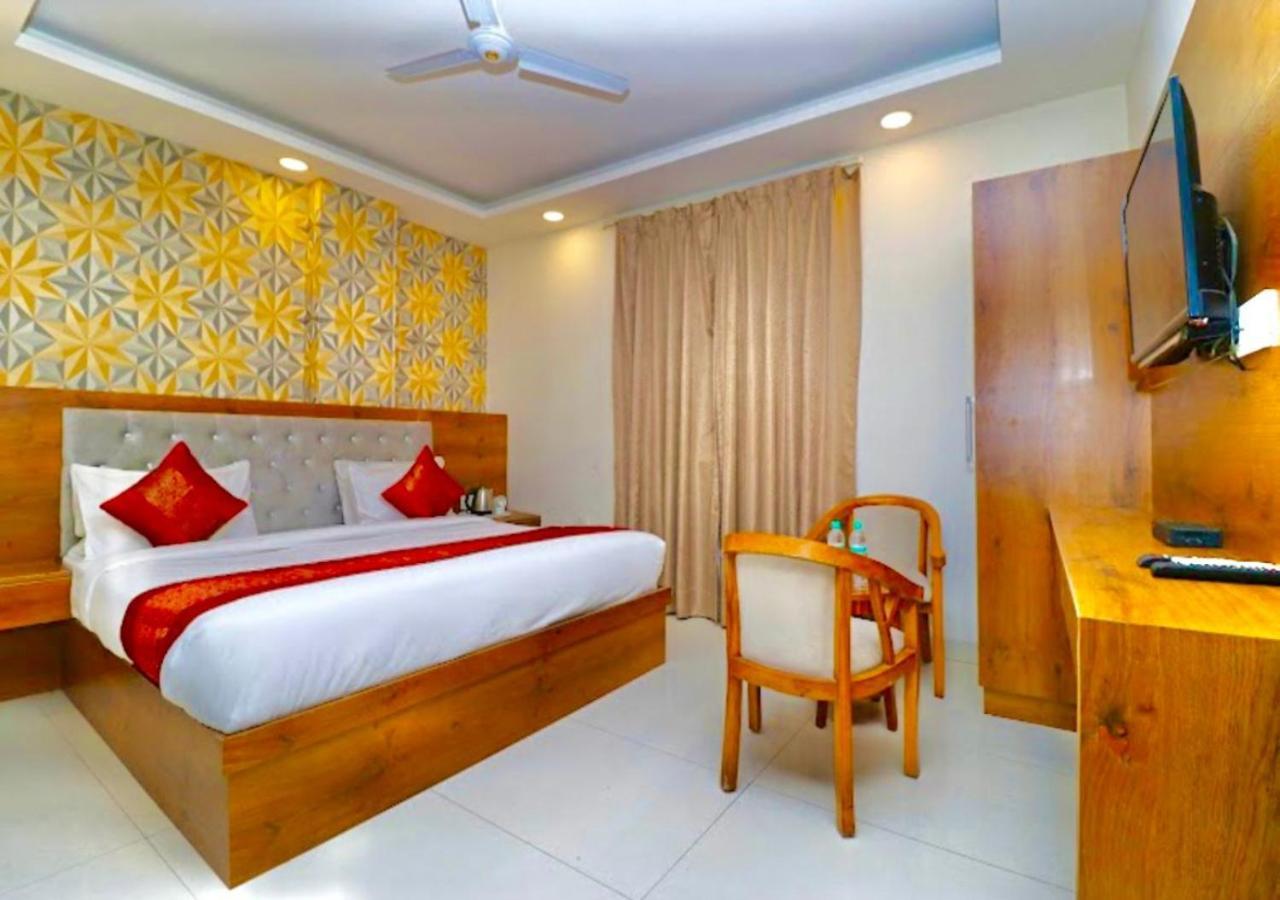 Hotel Galaxy Inn Near Delhi International Airport New Delhi Bagian luar foto