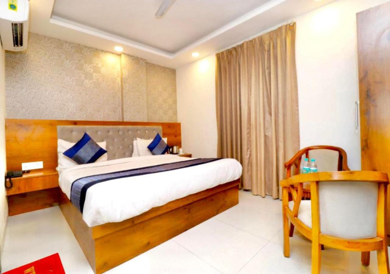 Hotel Galaxy Inn Near Delhi International Airport New Delhi Bagian luar foto